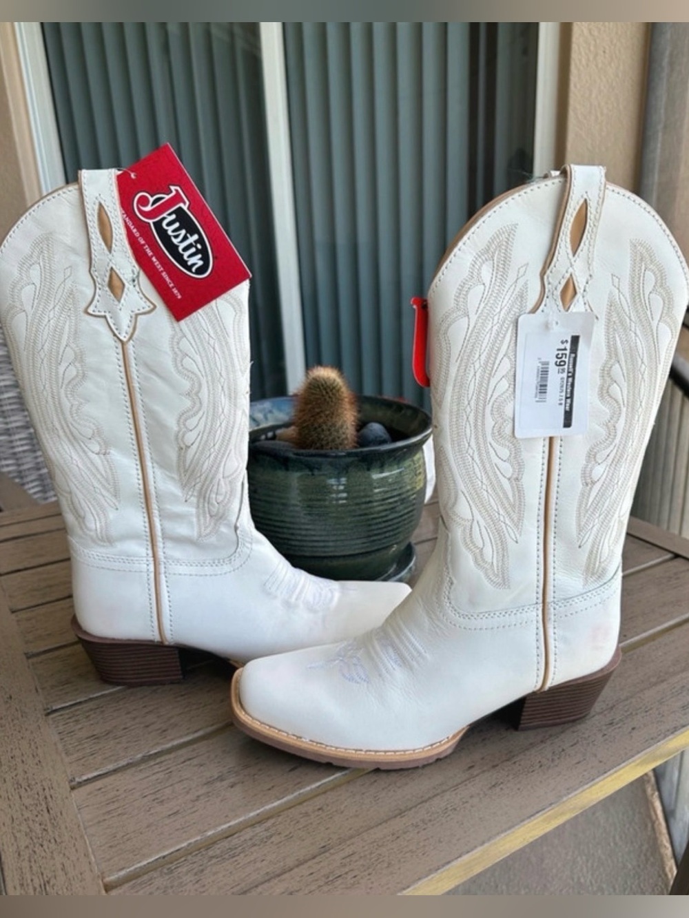 NWT Justin boots